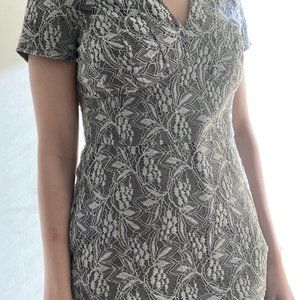 NWOT Banana Republic V-neck gray lace blouse